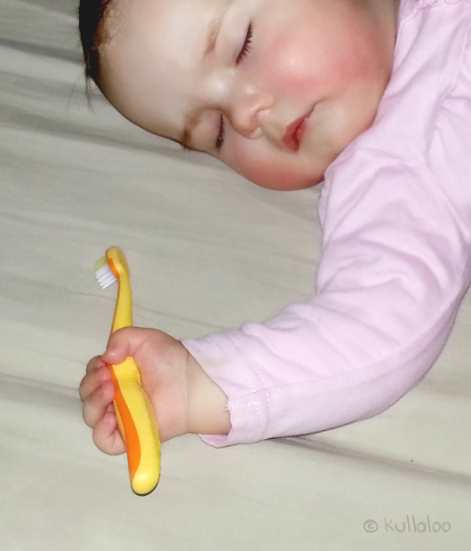 kullaloo_spielzeug_vs_zeug_zum_spielen_zahnbürste