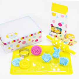 Bezauberndes Kinder Backset zum Plätzchen backen & Ausstechen von gesunden Leckereien