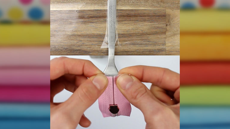 Quick Tip: Schieber auf Endlosreißverschluss fädeln