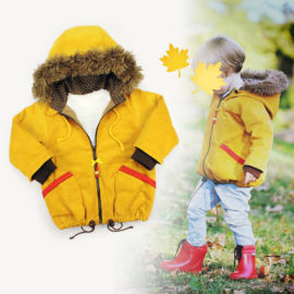 <a href="/shop/schnittmuster-raglan-jacke-cozy-kinder/" target="_self">Raglan-Jacke „COZY“</a> Schnittmuster Jacke "COZY" mit Zottelkapuze