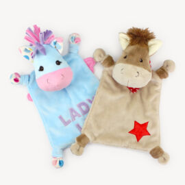 <a href="https://www.kullaloo.de/shop/schnuffeltuch-naehen-schnittmuster-einhorn-pferd/" target="_self">Schnuffeltuch Einhorn</a> Schnuffeltuch nähen Schnittmuster: Einhorn / Pferd "LADY LU"