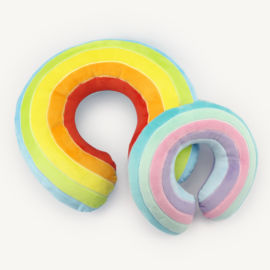 <a href="https://www.kullaloo.de/kostenlose-schnittmuster/nackenhoernchen-naehen-schnittmuster-nackenkissen/" target="_self">Nackenhörnchen</a> Nackenhörnchen nähen Schnittmuster