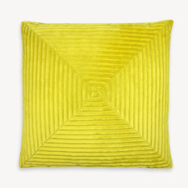 <a href="https://www.kullaloo.de/kostenlose-schnittmuster/kissen-selber-naehen-schnittmuster-geometric-stripes/" target="_self">Kissen "Geometric Stripes"</a> Freebook mit Nähanleitung: Kissenhülle "Geometric Stripes"