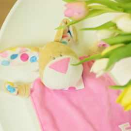 <a href="/naehen-fuer-ostern/osterhasen-naehen/" target="_self">Schnuffeltuch Hase "KULIO"</a> Nähen für Ostern: Schnuffeltuch Hase Kulio