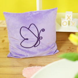 <a href="/naehen-fuer-ostern/osterdeko-naehen/" target="_self">Kissen mit Lineart-Schmetterling</a> Osterdeko nähen: Kissen mit Schmetterling in Linientechnik
