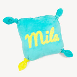 <a href="https://www.kullaloo.de/naehen-fuer-babys/babykissen-naehen/" target="_self">Babykissen</a> Babykissen nähen: Freebook mit Video Nähanleitung