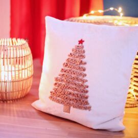 Weihnachtskissen nähen mit Zickzackrüschen Tannenbaum Applikation