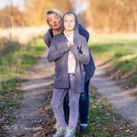 Schnittmuster Cardigan „CHILLY“: Probenähergebnis von Lonis Nadelreich Schnittmuster Cardigan "CHILLY": Probenähergebnis von Lonis Nadelreich