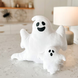 <a href="https://www.kullaloo.de/kostenlose-schnittmuster/naehideen-halloween-gratis-schnittmuster-geisterkissen-kuscheltier/" target="_self" rel="noopener">Geisterkissen + Kuscheltier</a> Schaurig schöne Nähideen für Halloween: Gratis Schnittmuster Geisterkissen + Mini-Geist