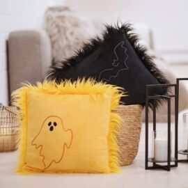 <a href="https://www.kullaloo.de/kostenlose-schnittmuster/halloweendeko-selber-machen-lineart-motiven/" target="_self" rel="noopener">Lineart-Motive für Halloween Kissen</a> Halloween Deko selber machen: One Line Art Motive auf selbstgenähten Kissen