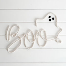 <a href="https://www.kullaloo.de/kostenlose-schnittmuster/halloweendeko-selber-machen-lineart-motiven/" target="_self" rel="noopener">Halloween Lineart-Motive zur Wanddekoration</a> Halloween Wanddeko selber machen: One Line Art Schriftzug "Boo" aus Seil